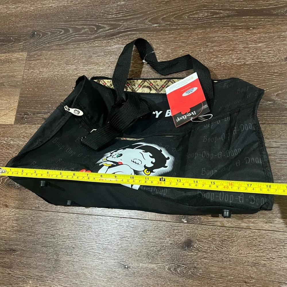 NWT Betty boop duffle bag / weekender travel bag black and white - Picture 10 of 14